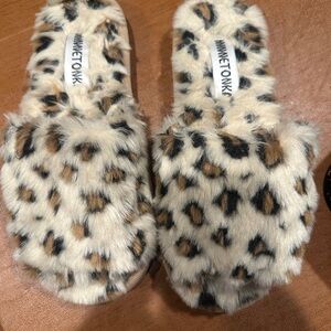 Leopard Print Fuzzy Slippers - size 7